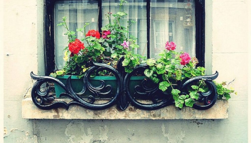 diy-wrought-iron-window-box-768x560